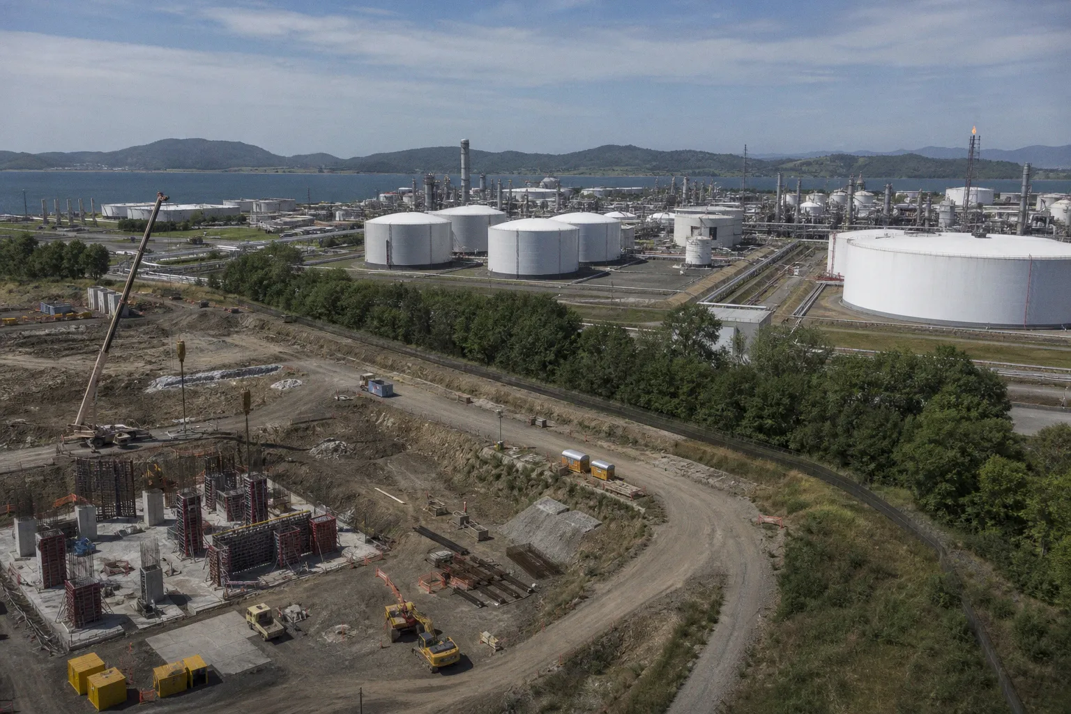 Compare greenfield and brownfield infrastructure yields